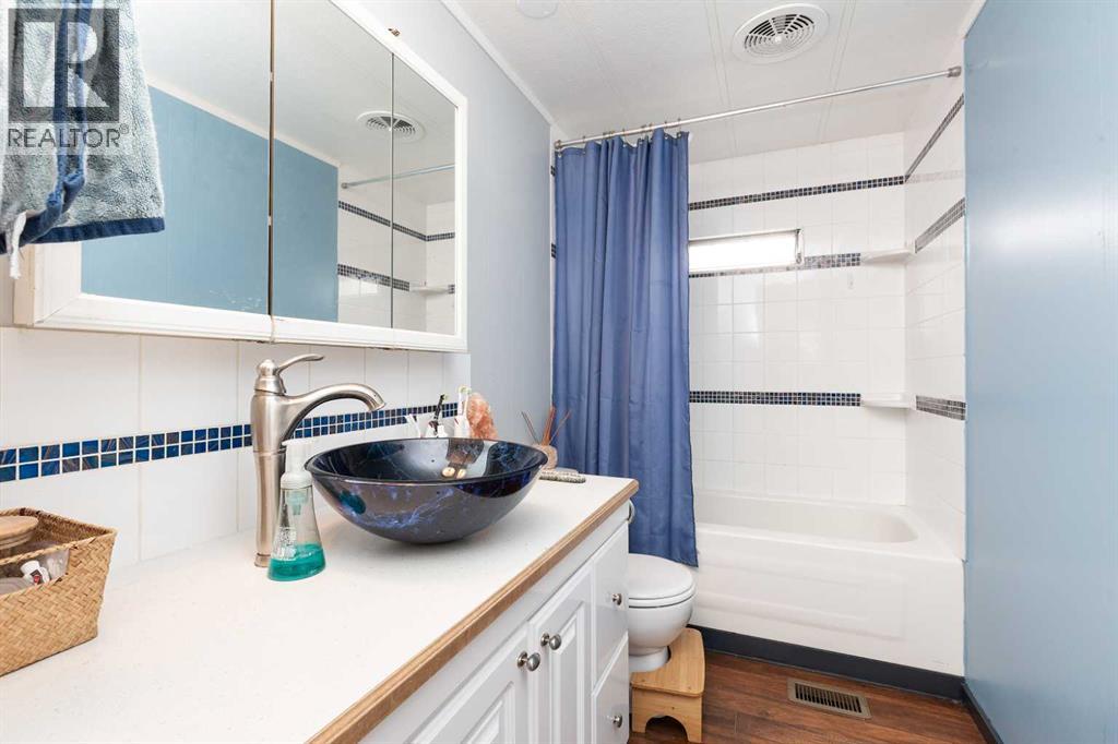 135 Dalhousie Court W