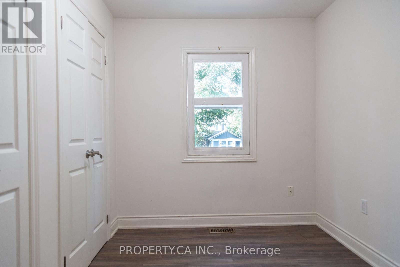 8 Dufferin Street, Barrie, Ontario  L4N 2J7 - Photo 10 - S13804666
