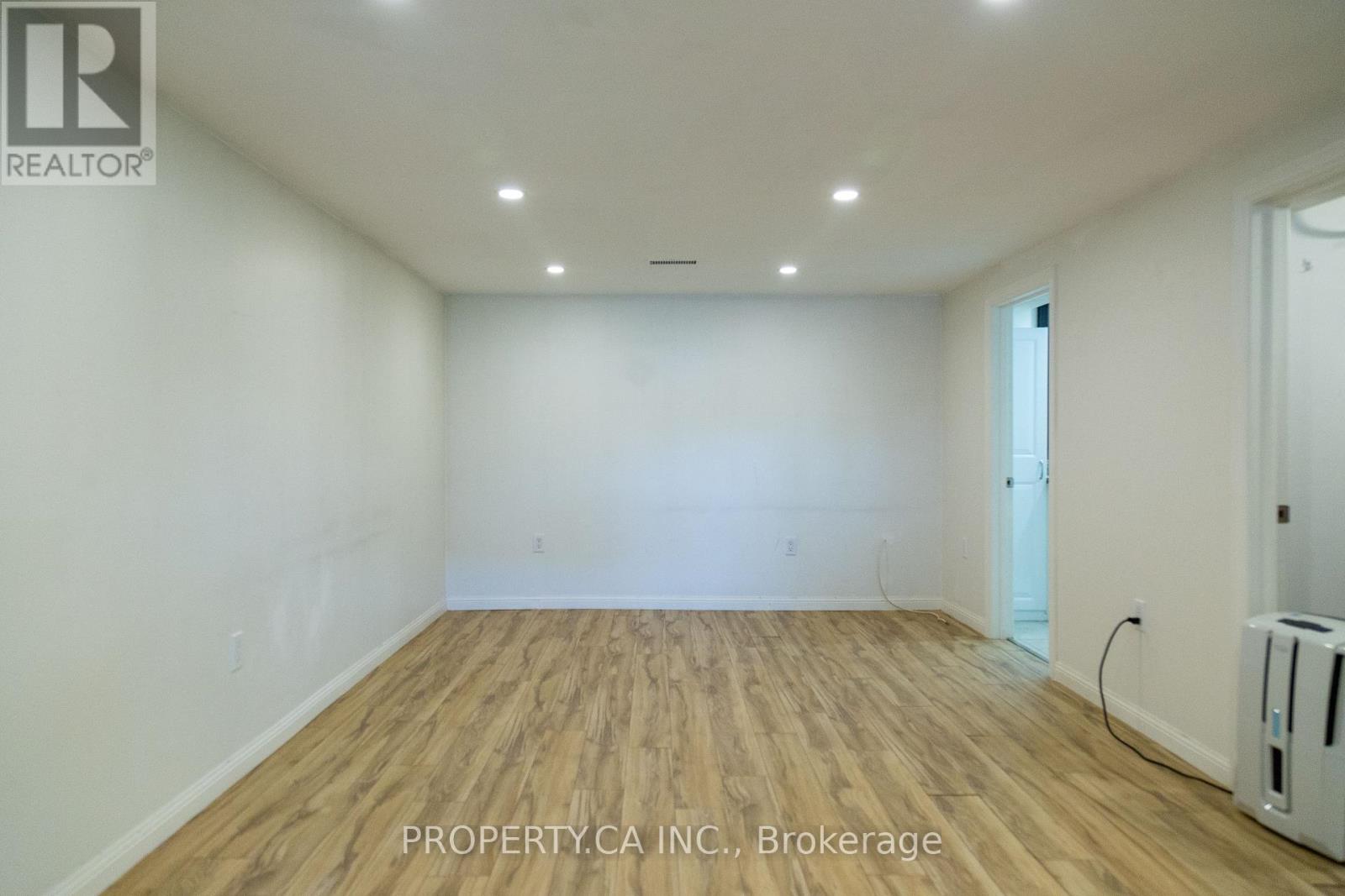 8 Dufferin Street, Barrie, Ontario  L4N 2J7 - Photo 17 - S13804666