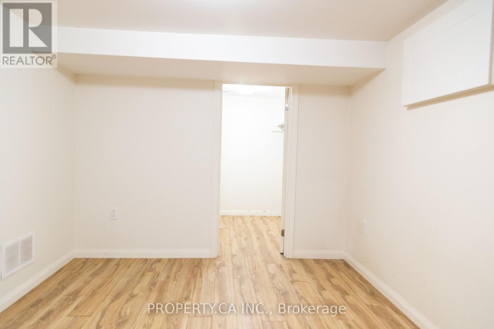 8 Dufferin Street, Barrie, Ontario  L4N 2J7 - Photo 21 - S13804666