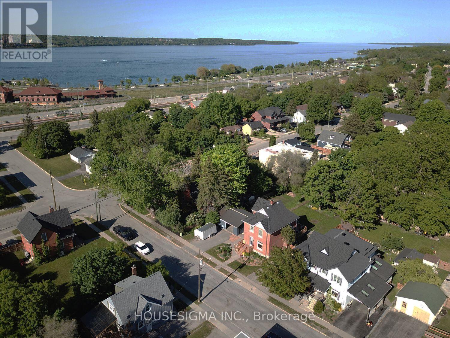 23 William Street, Barrie, Ontario  L4N 3J4 - Photo 1 - S13804684
