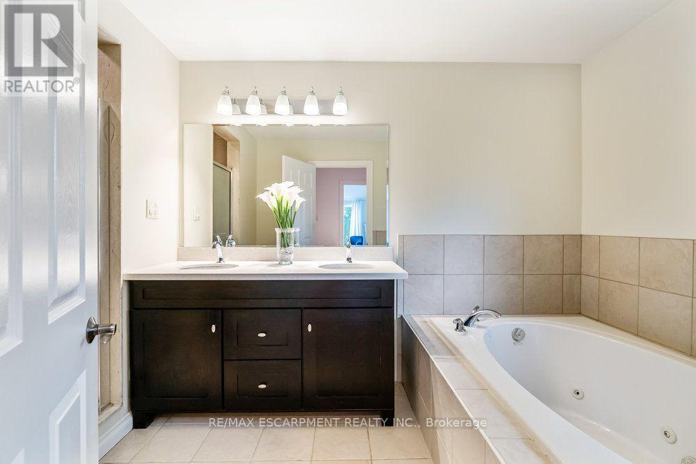 1361 Goldthorpe Road, Mississauga, Ontario  L5G 3R2 - Photo 20 - W13804668
