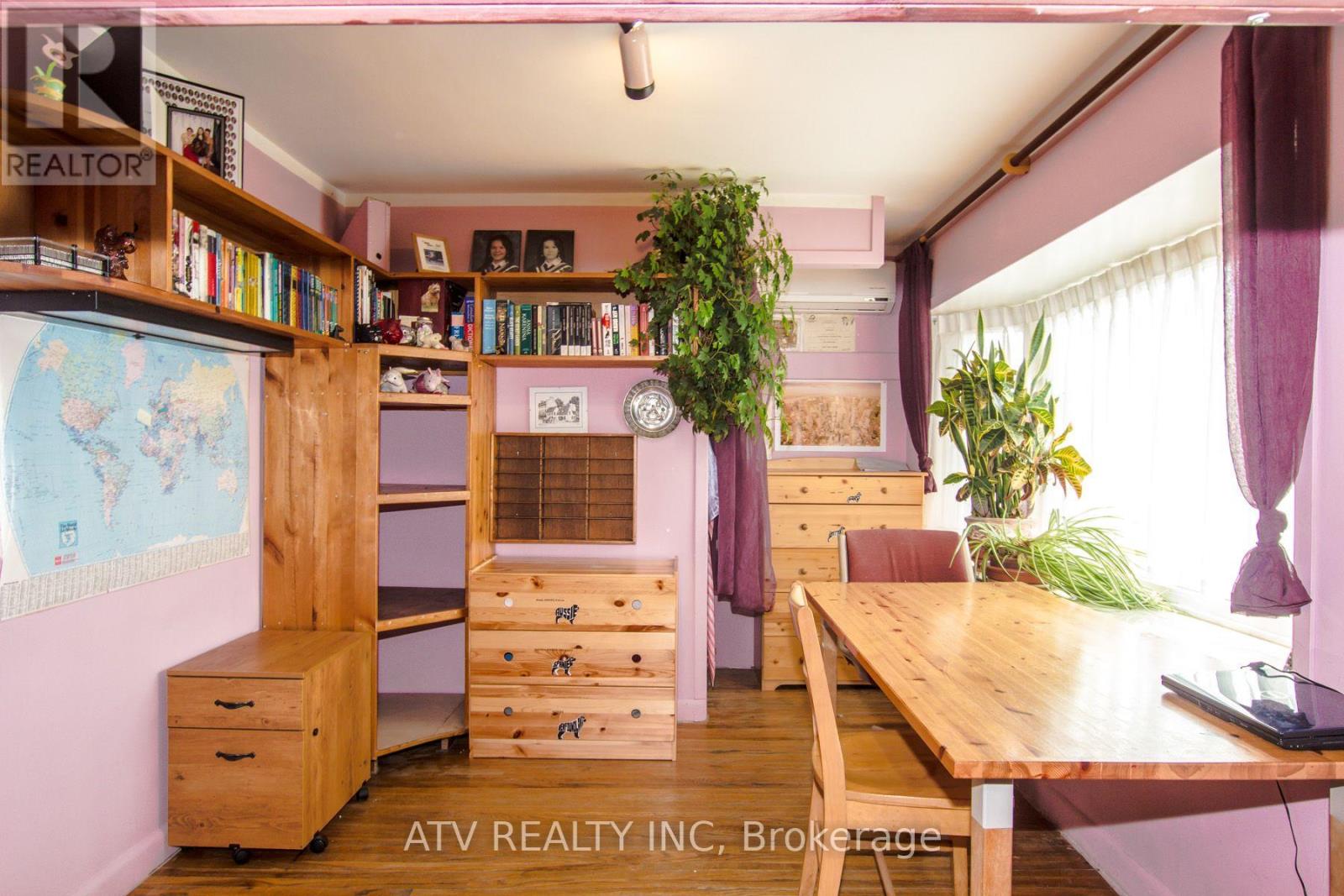 235 Saint Marks Road, Toronto, Ontario  M6S 2J1 - Photo 11 - W13804706