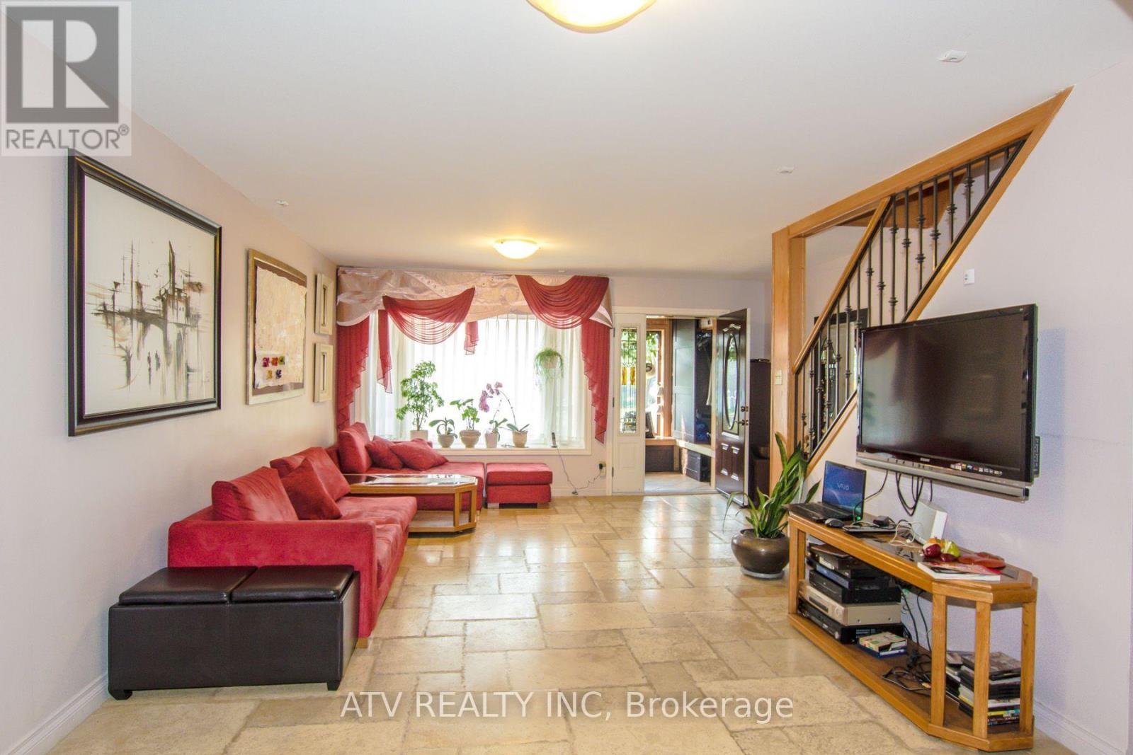 235 Saint Marks Road, Toronto, Ontario  M6S 2J1 - Photo 3 - W13804706