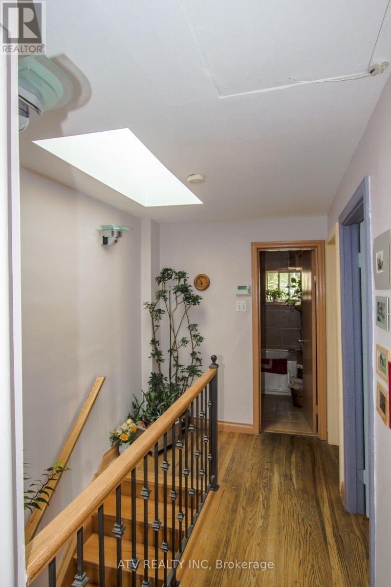 235 Saint Marks Road, Toronto, Ontario  M6S 2J1 - Photo 7 - W13804706