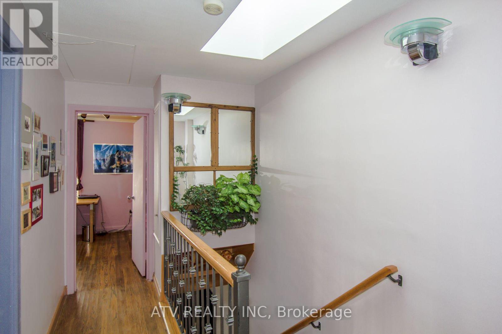 235 Saint Marks Road, Toronto, Ontario  M6S 2J1 - Photo 8 - W13804706