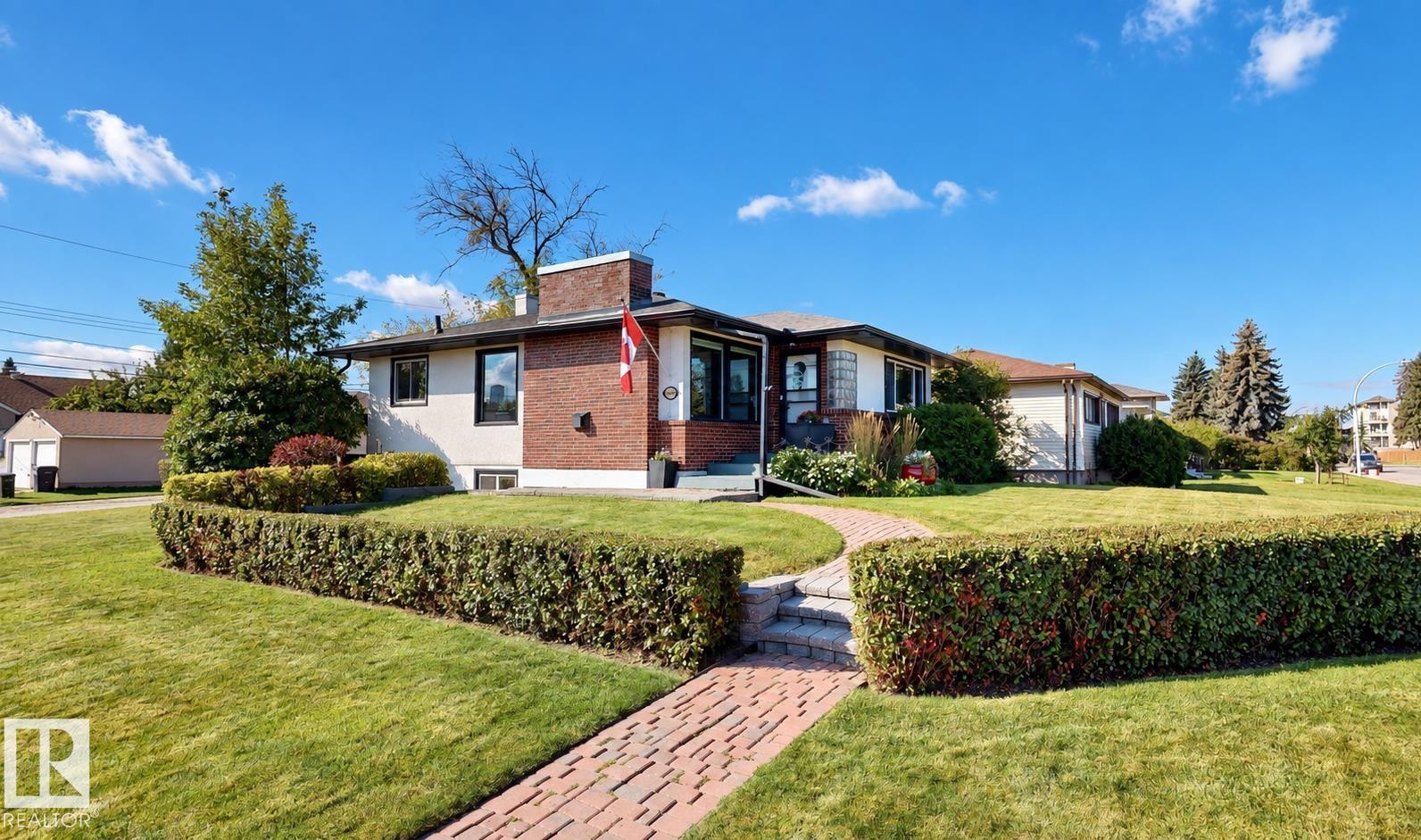 11403 112 AV NW, Edmonton, Alberta