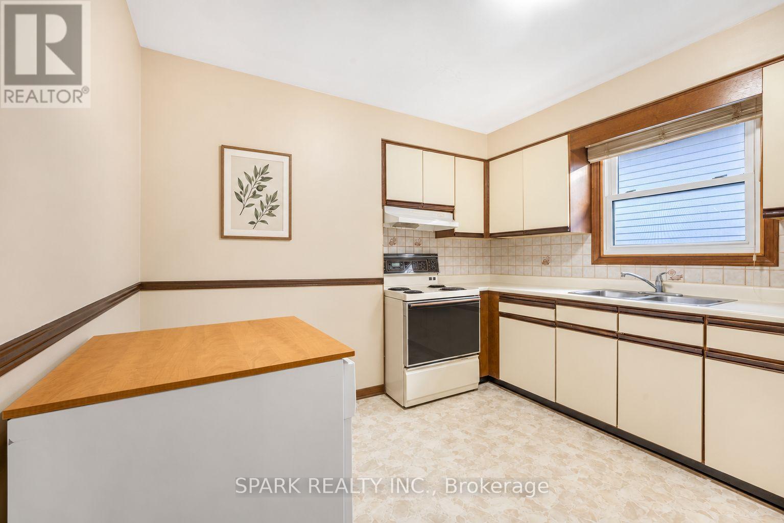 28 Lampman Crescent, Thorold, Ontario  L2V 4K7 - Photo 10 - X13674798