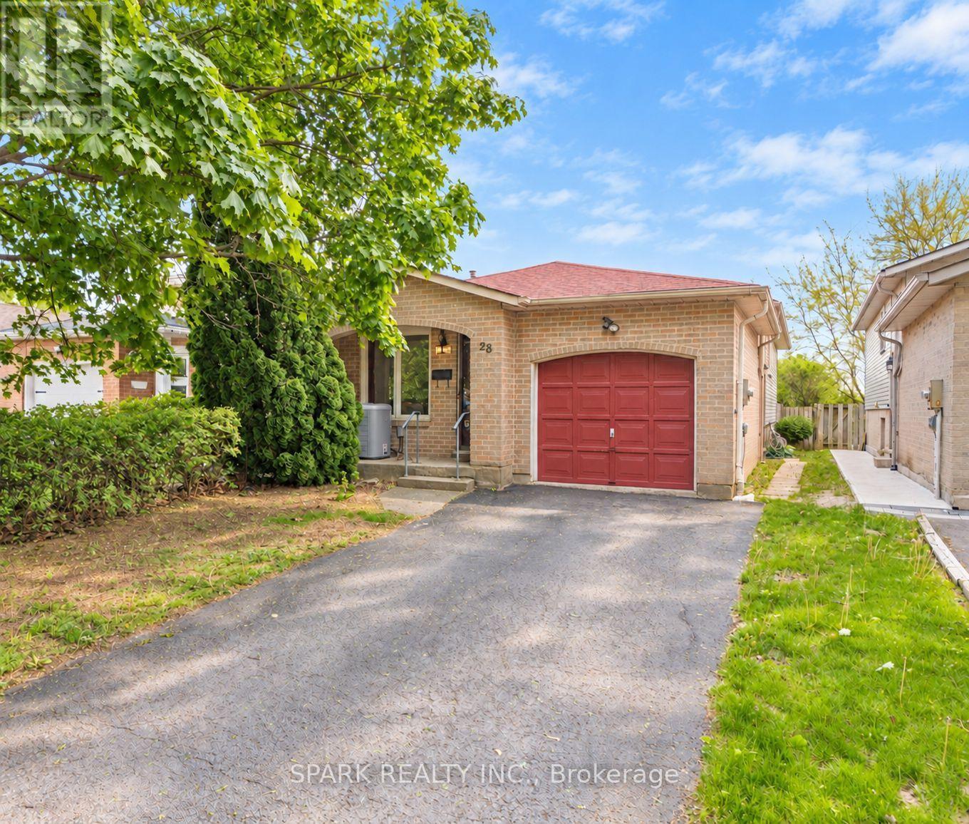 28 LAMPMAN CRESCENT, Thorold, Ontario