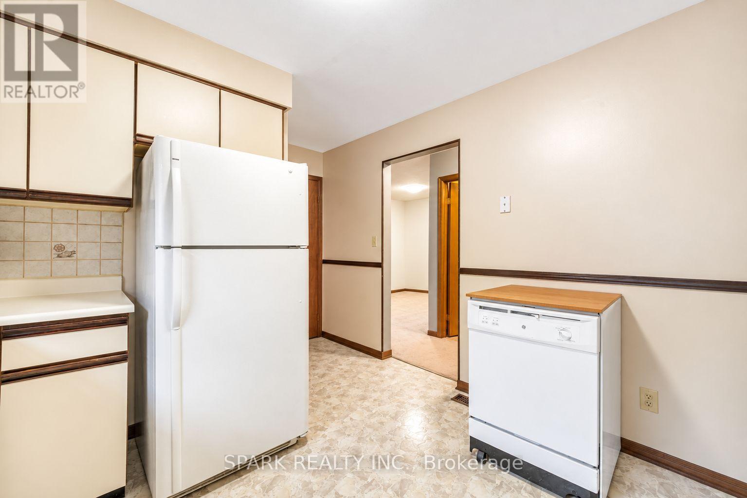 28 Lampman Crescent, Thorold, Ontario  L2V 4K7 - Photo 11 - X13674798