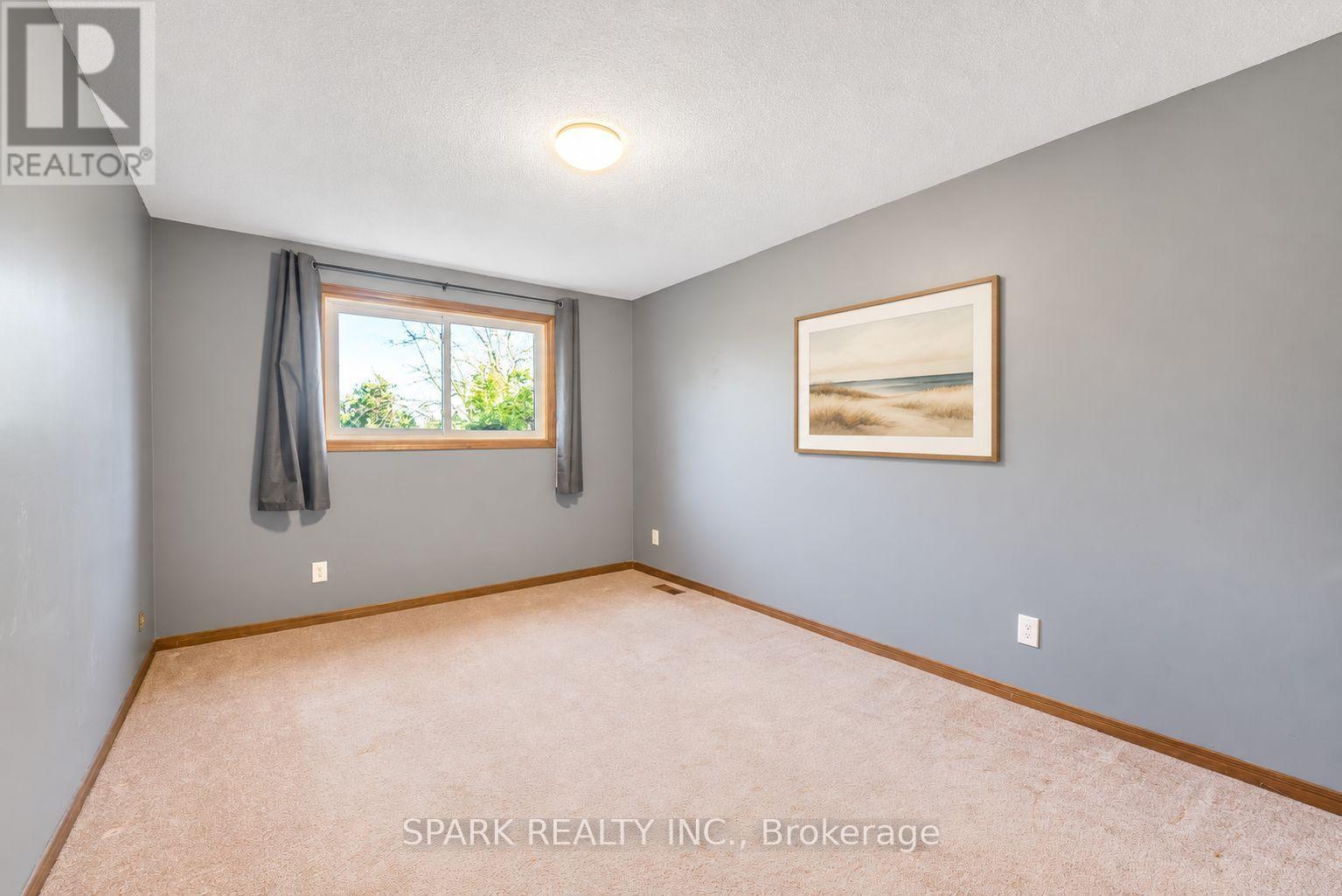 28 Lampman Crescent, Thorold, Ontario  L2V 4K7 - Photo 15 - X13674798