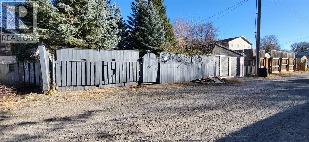 726 12b Street N, Lethbridge, Alberta  T1H 2L9 - Photo 30 - A2346423