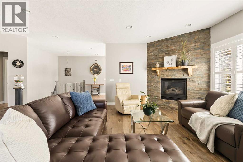 246 Woodpark Green SW, Calgary, Alberta T2W 6E9 - Photo 7 - A2345776
