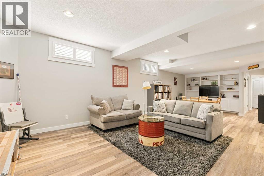 246 Woodpark Green SW, Calgary, Alberta T2W 6E9 - Photo 35 - A2345776