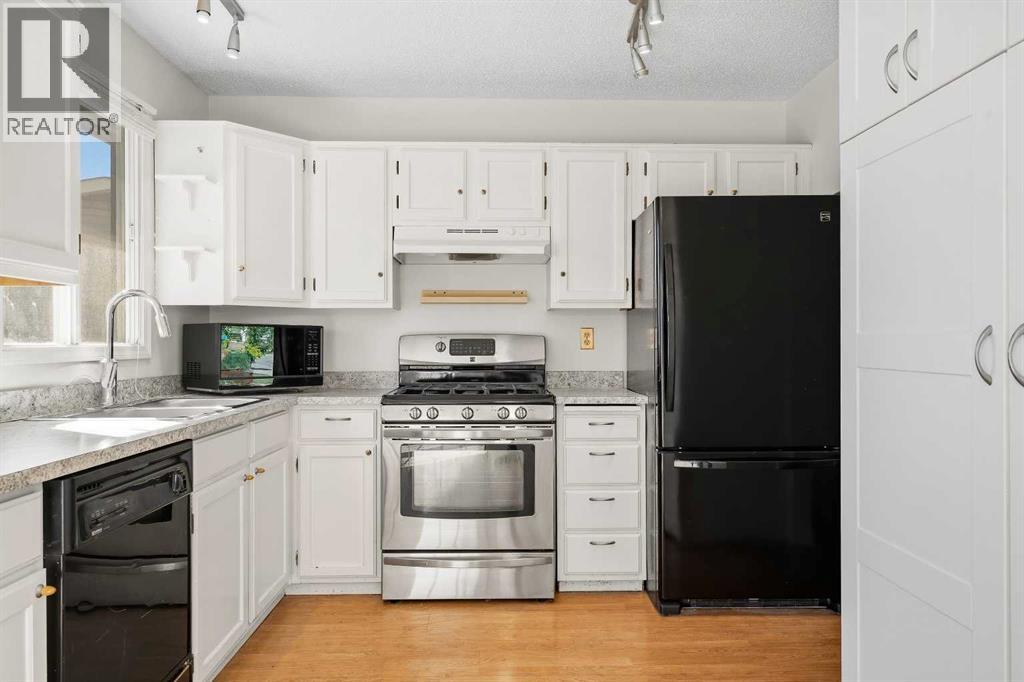 243 Millcrest Way SW, Calgary, Alberta  T2Y 2K7 - Photo 10 - A2346560