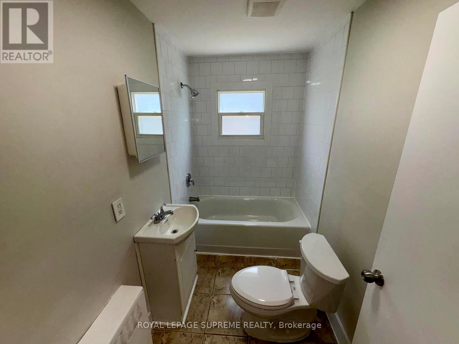 Main Floor - 30 Fourth Street, Welland, Ontario  L3B 4X6 - Photo 27 - X13804656
