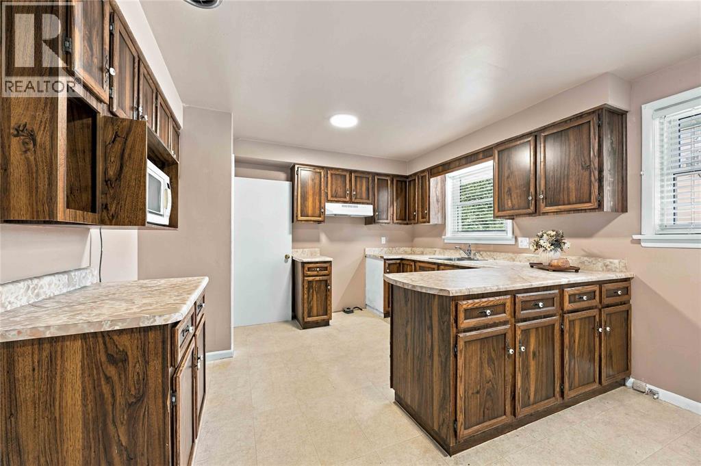 6 Massey Crescent, Sarnia, Ontario  N7S 2P5 - Photo 9 - 26022870