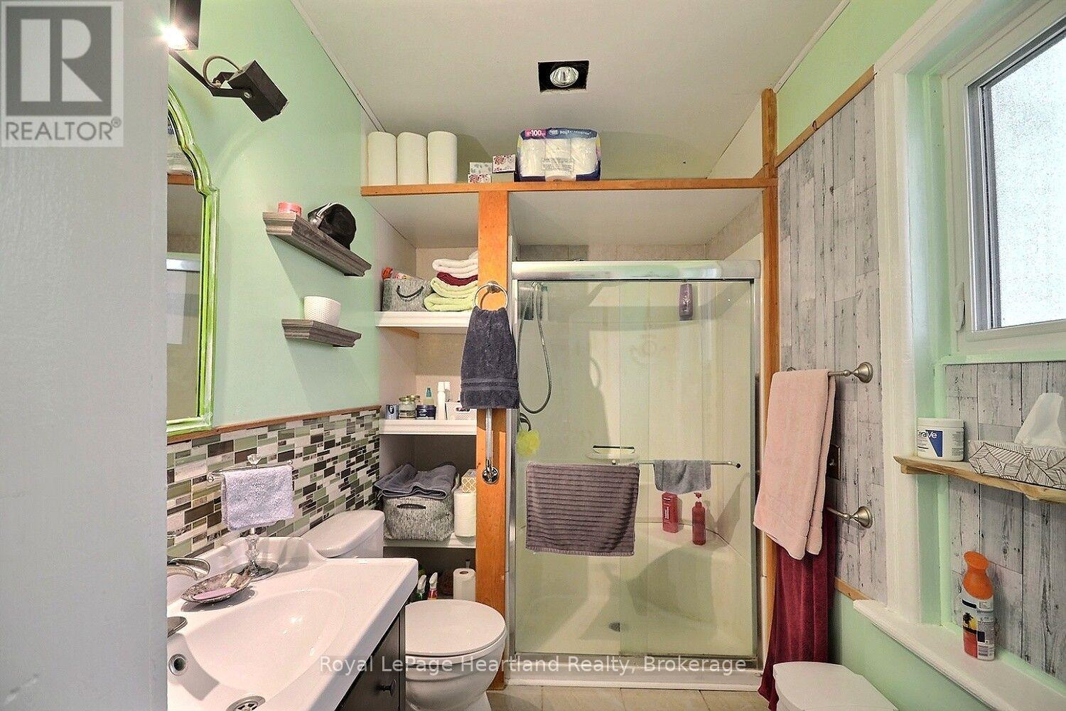 32 Rattenbury Street W, Central Huron, Ontario  N0M 1L0 - Photo 11 - X13804334