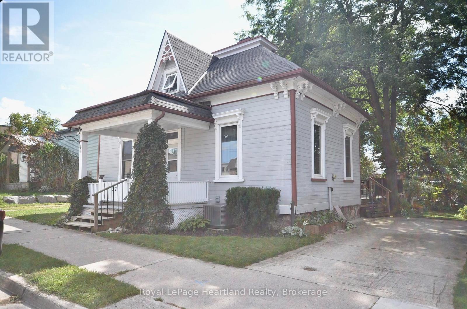 32 Rattenbury Street W, Central Huron, Ontario  N0M 1L0 - Photo 2 - X13804334