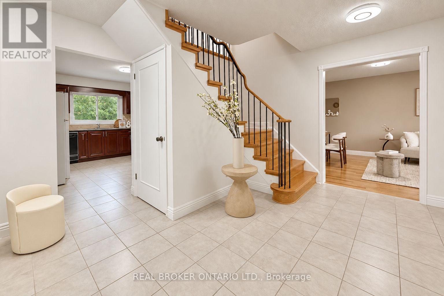 89 Bushmills Square, Toronto, Ontario  M1V 1K5 - Photo 3 - E13804802