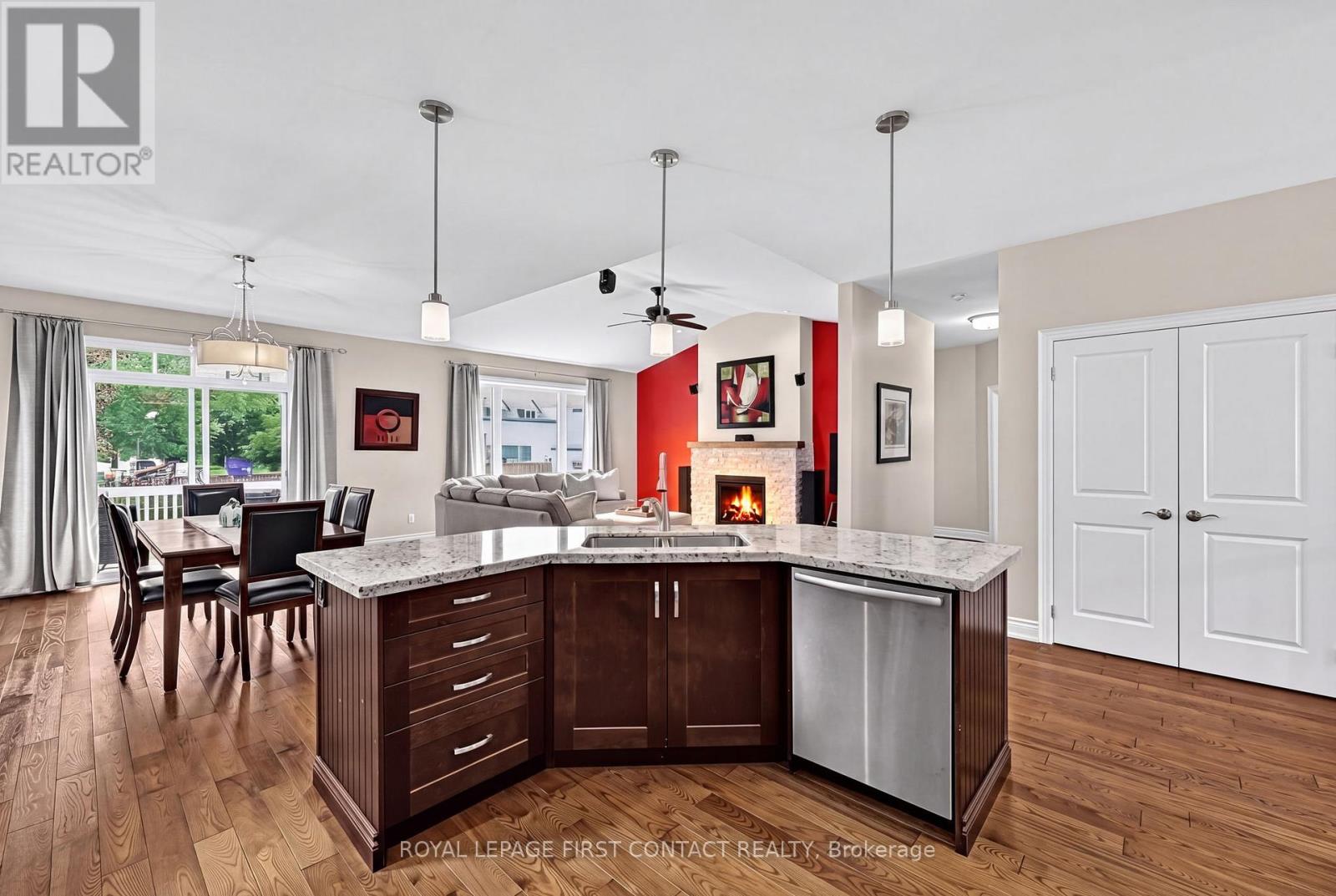 981 Ewart Street, Innisfil, Ontario  L4G 9G3 - Photo 7 - N13804818