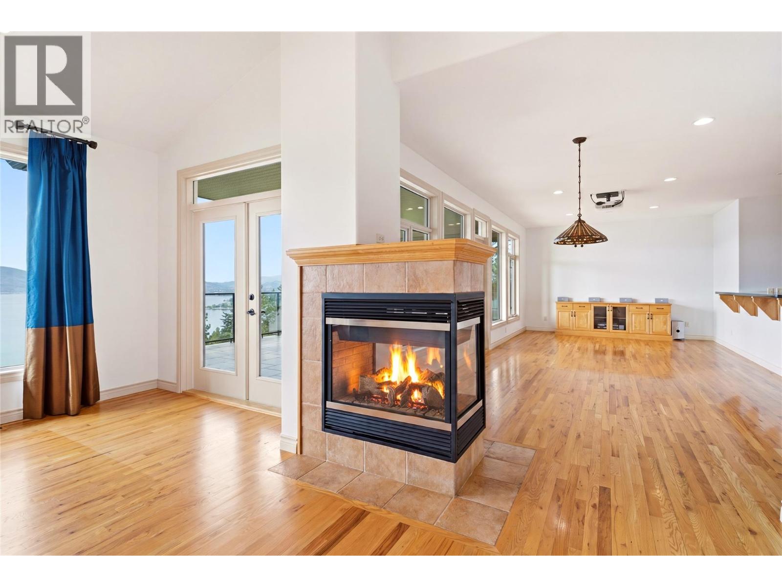 448 Viewcrest Road Kelowna Photo 9 448 Viewcrest Road Kelowna Photo 9
