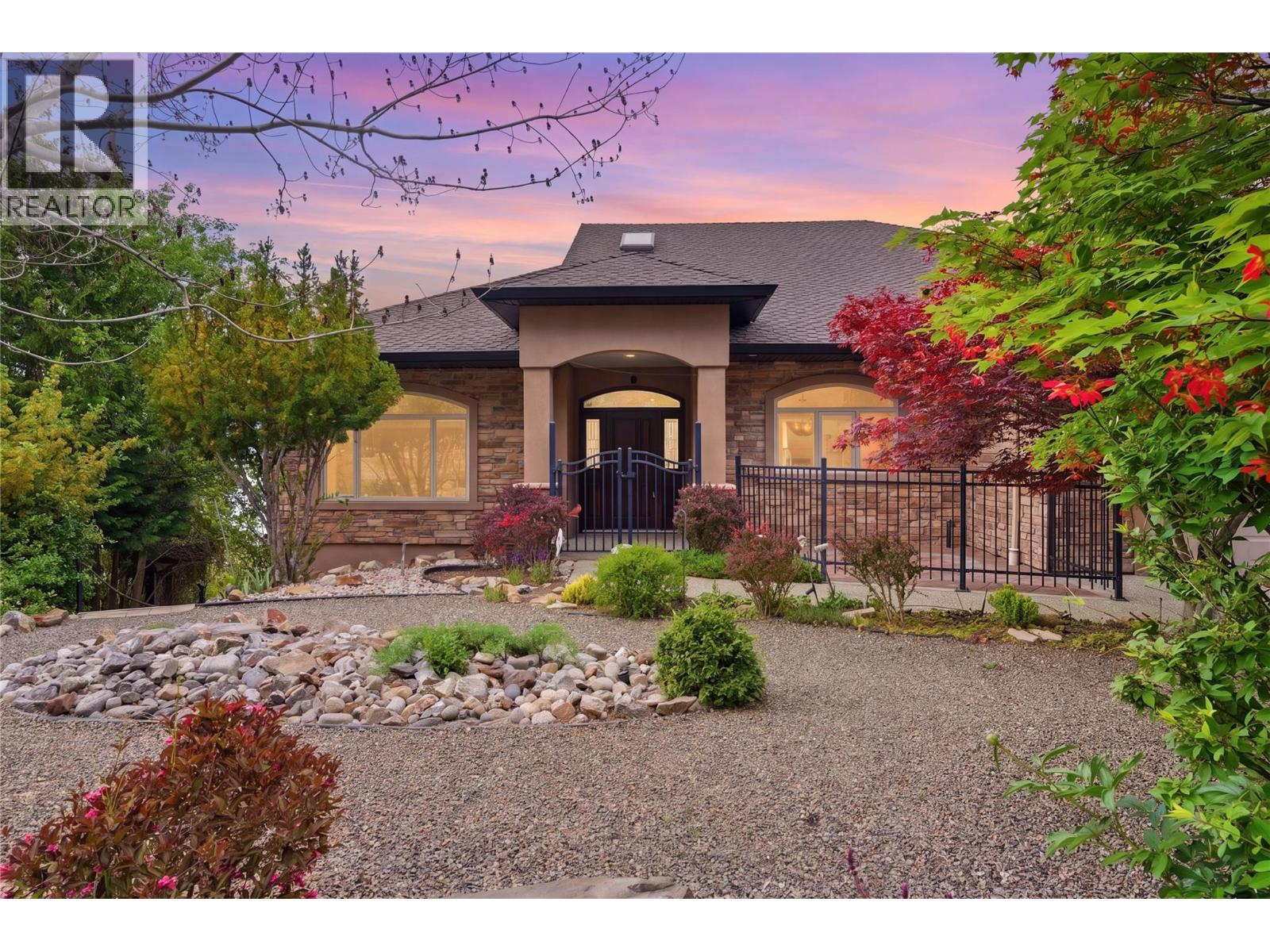 448 Viewcrest Road Kelowna Photo 4 448 Viewcrest Road Kelowna Photo 4