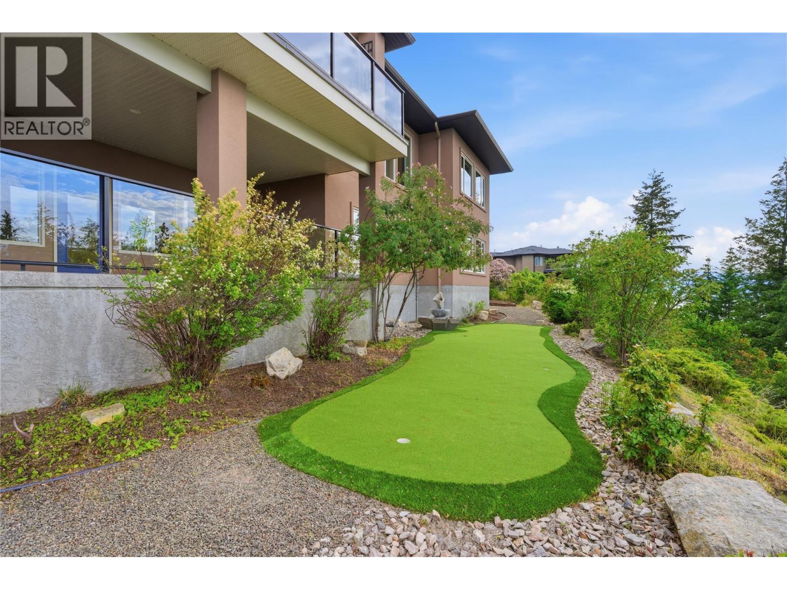 448 Viewcrest Road Kelowna Photo 2 448 Viewcrest Road Kelowna Photo 2