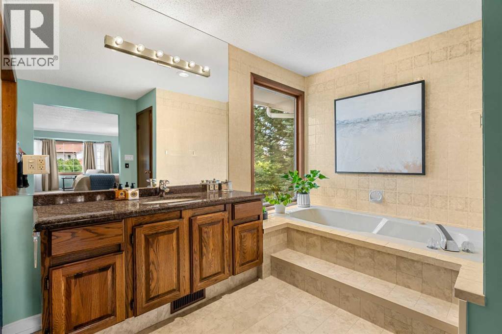 72 Woodacres Crescent Sw, Calgary, Alberta  T2W 4V6 - Photo 27 - A2342156