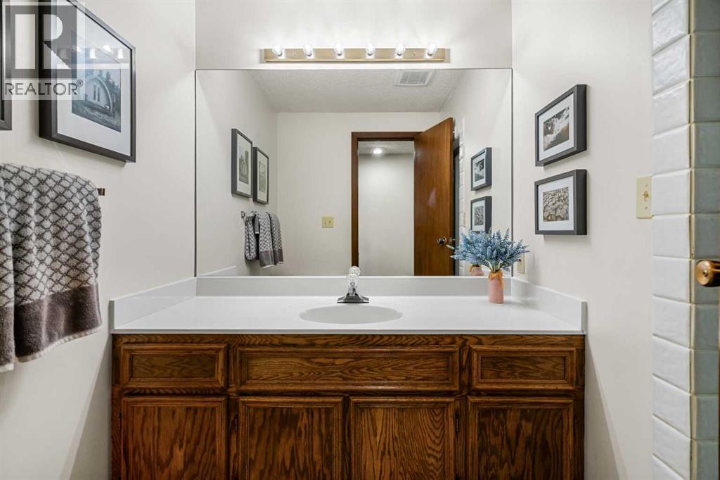 72 Woodacres Crescent Sw, Calgary, Alberta  T2W 4V6 - Photo 37 - A2342156