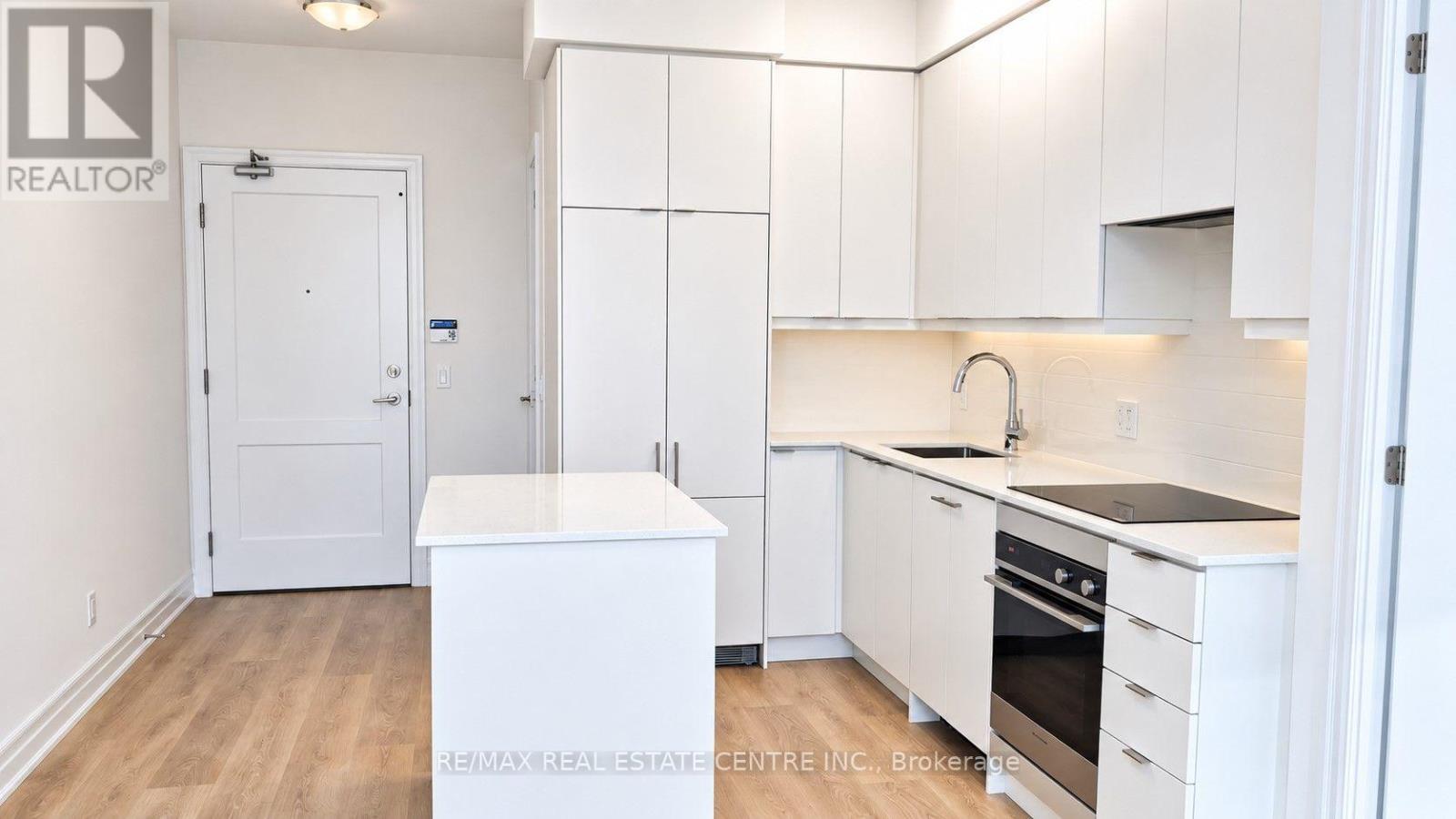 1001 - 30 Elm Drive W, Mississauga, Ontario  L5B 1L9 - Photo 3 - W13804718