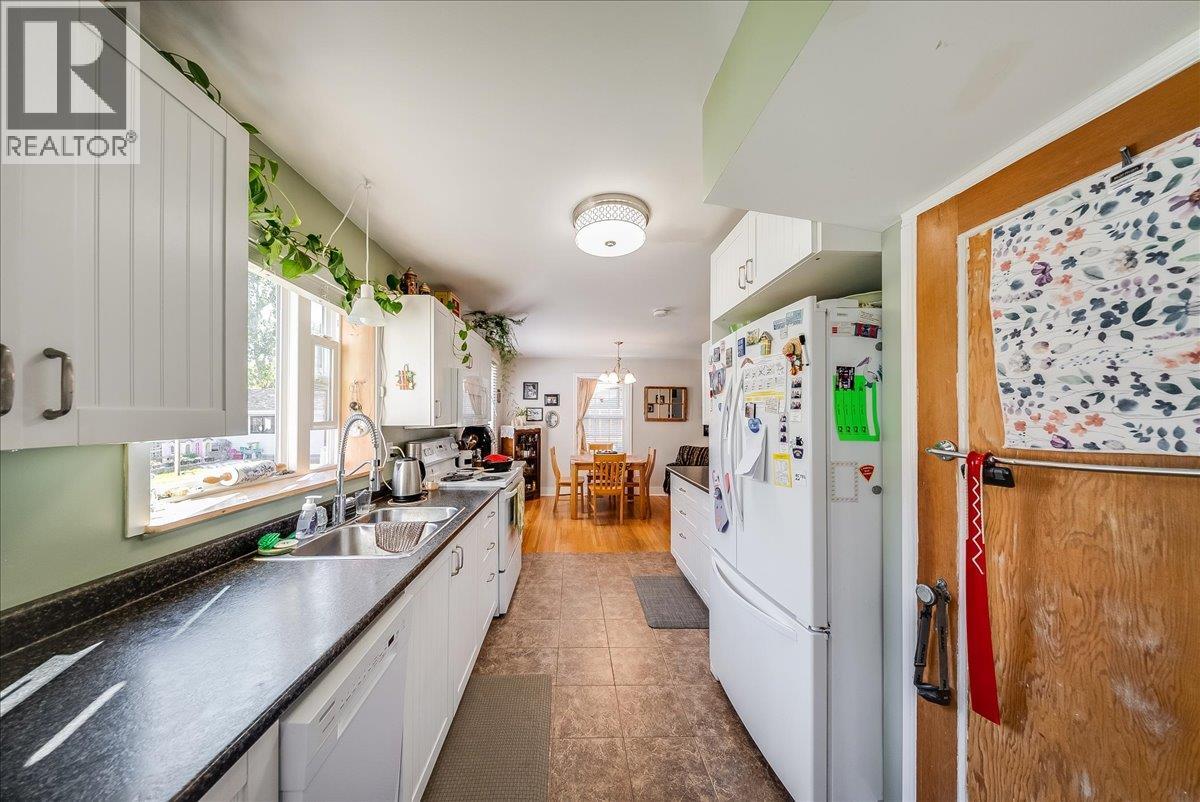160 Oxford Road, Warfield, British Columbia  V1R 2T3 - Photo 14 - 10401085