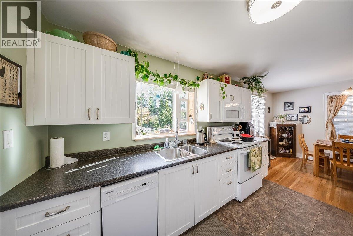 160 Oxford Road, Warfield, British Columbia  V1R 2T3 - Photo 15 - 10401085