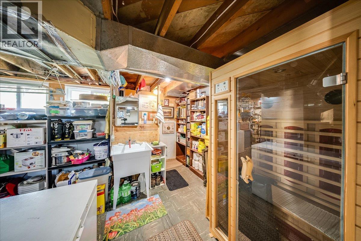 160 Oxford Road, Warfield, British Columbia  V1R 2T3 - Photo 38 - 10401085