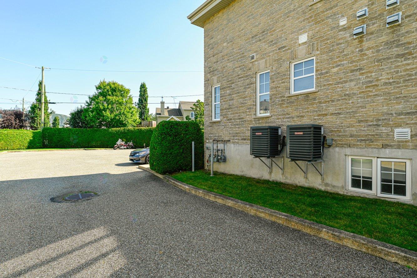 785-789 Rue des Marquises Beloeil Quebec Canada J3G6M6 4
