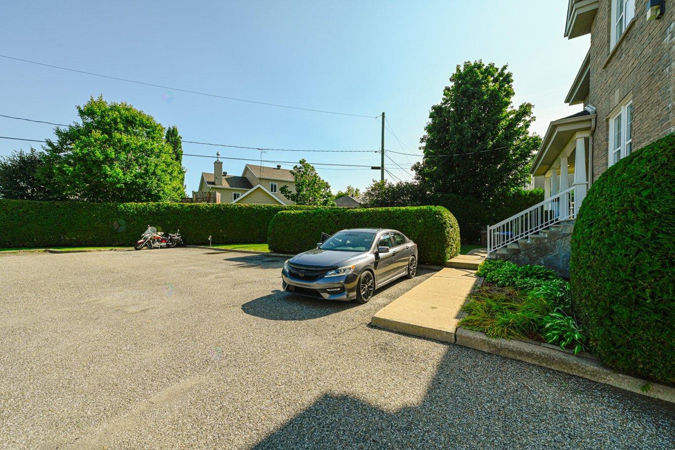 785-789 Rue des Marquises Beloeil Quebec Canada J3G6M6 5