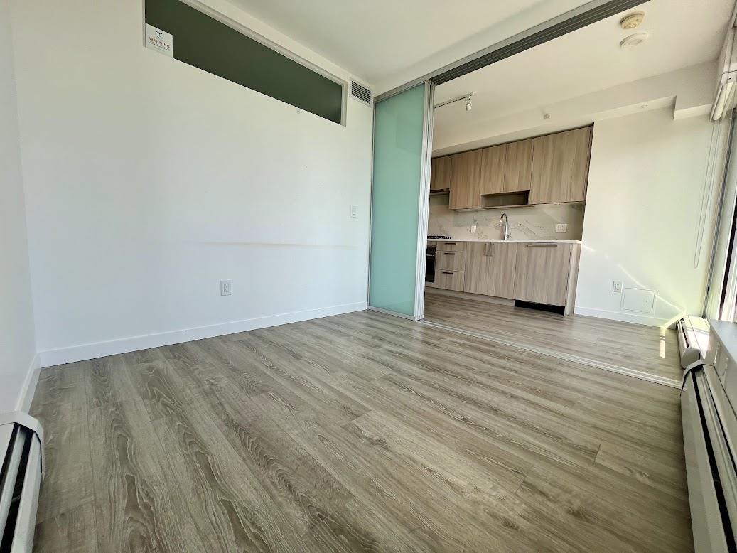 806 13350 CENTRAL AVENUE, surrey, British Columbia