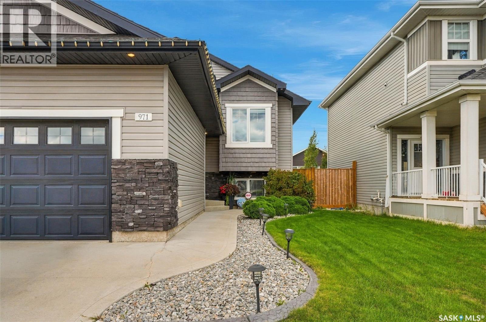 971 Pringle Cove, Saskatoon, Saskatchewan  S7T 1C9 - Photo 2 - SK048732