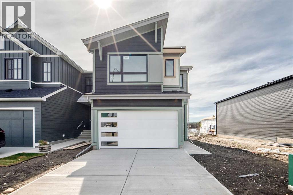 102 Rochester Crescent NW, Calgary, Alberta