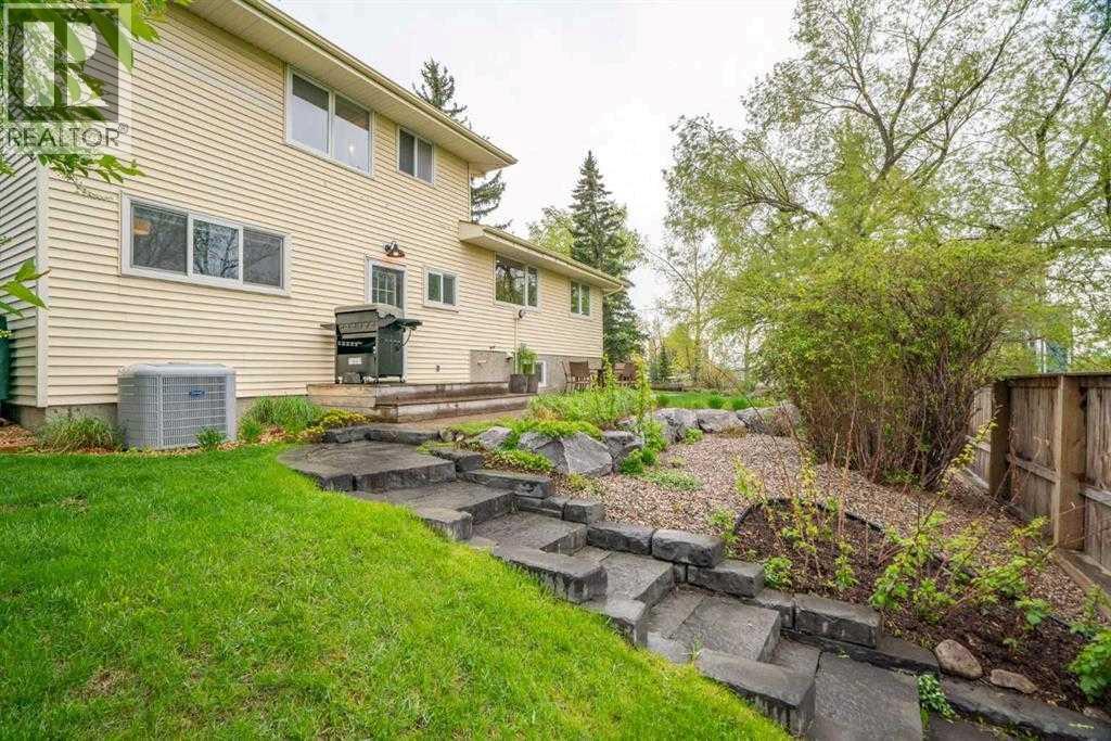 106 Dalgleish Bay NW photo 44