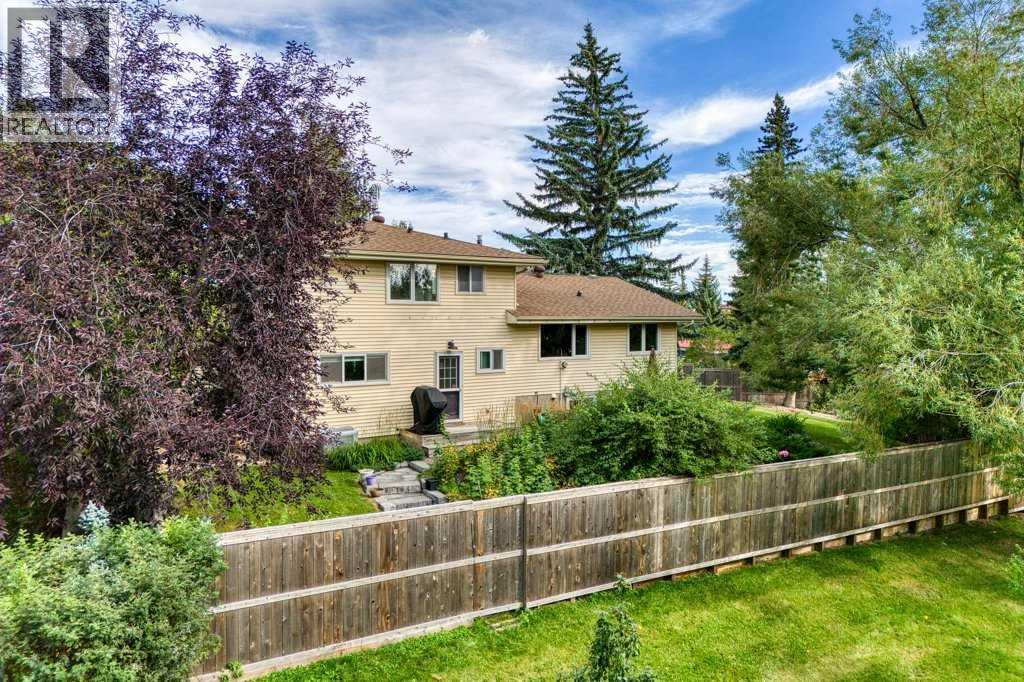 106 Dalgleish Bay NW photo 45