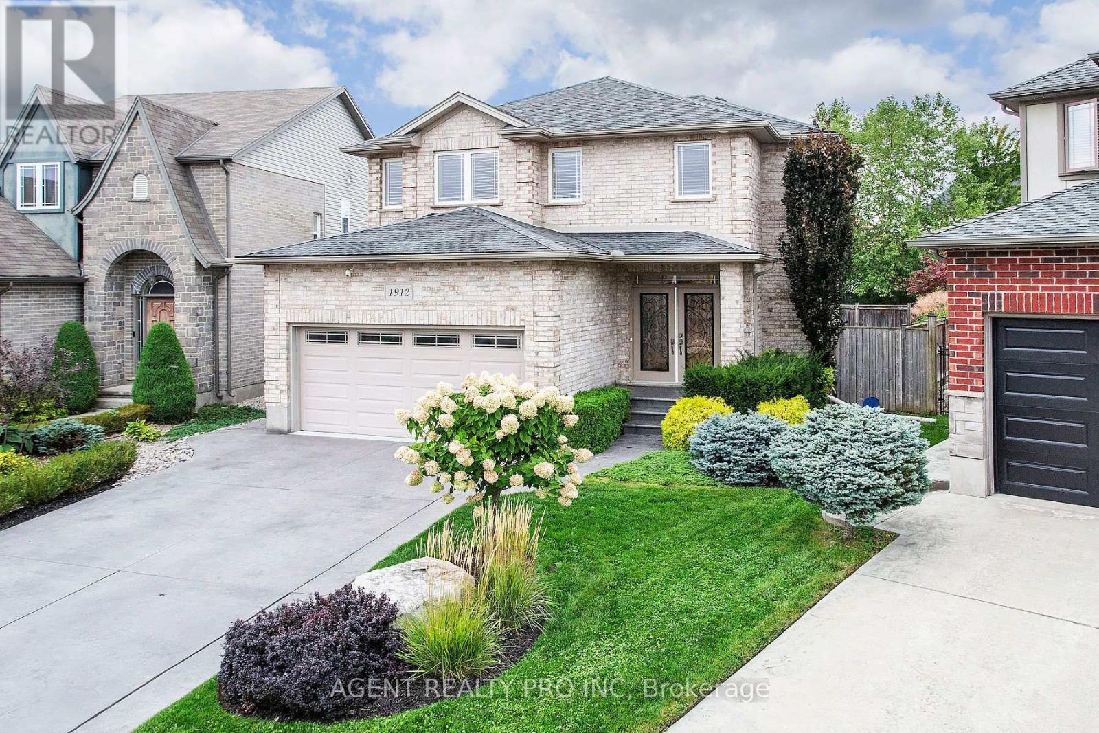 1912 JUBILEE DRIVE, London North, Ontario