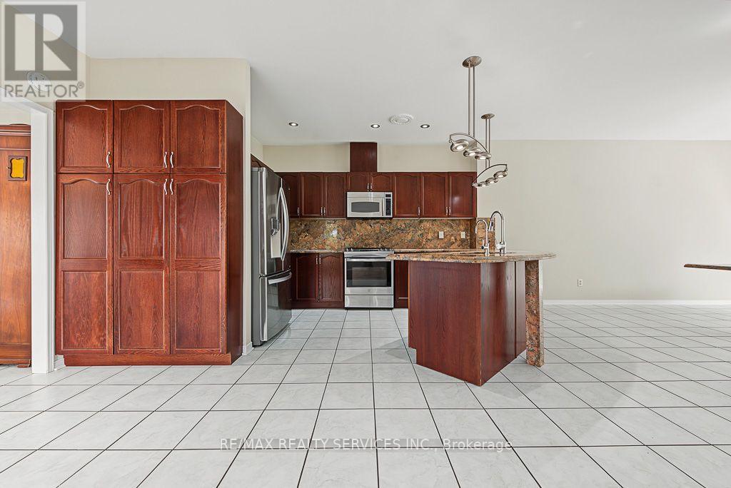 33 Woodvalley Drive, Brampton, Ontario  L7A 1Z4 - Photo 12 - W13804882