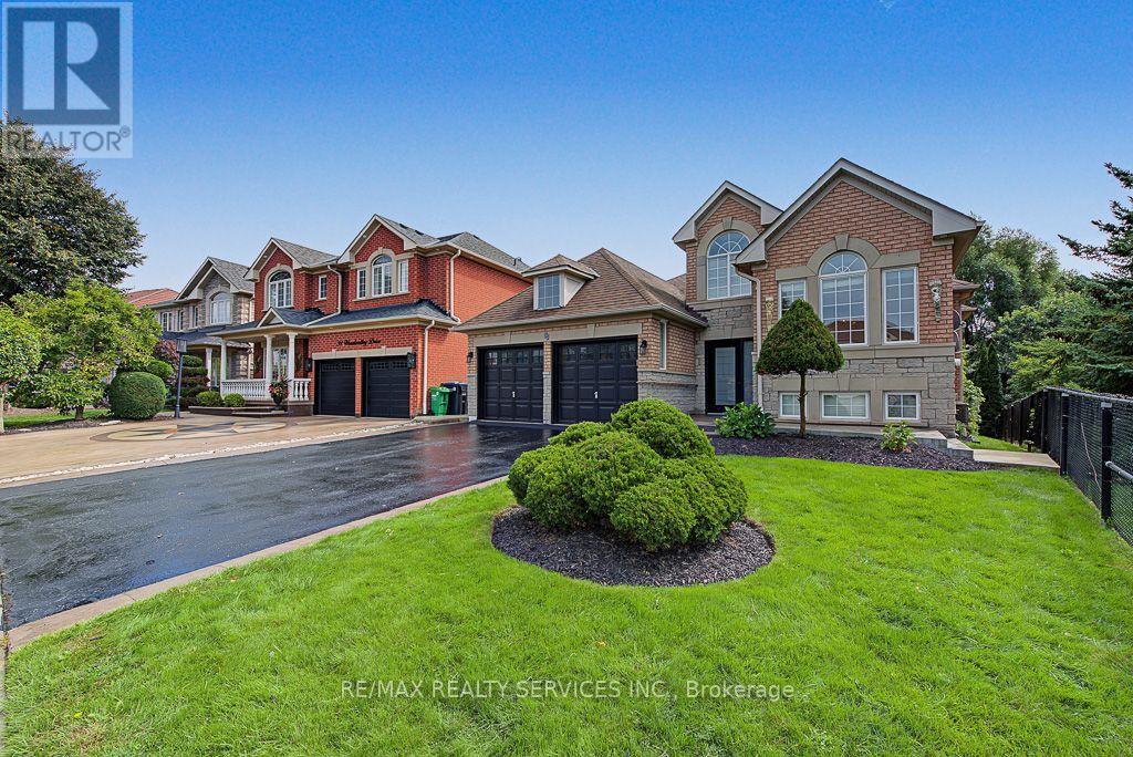 33 Woodvalley Drive, Brampton, Ontario  L7A 1Z4 - Photo 2 - W13804882