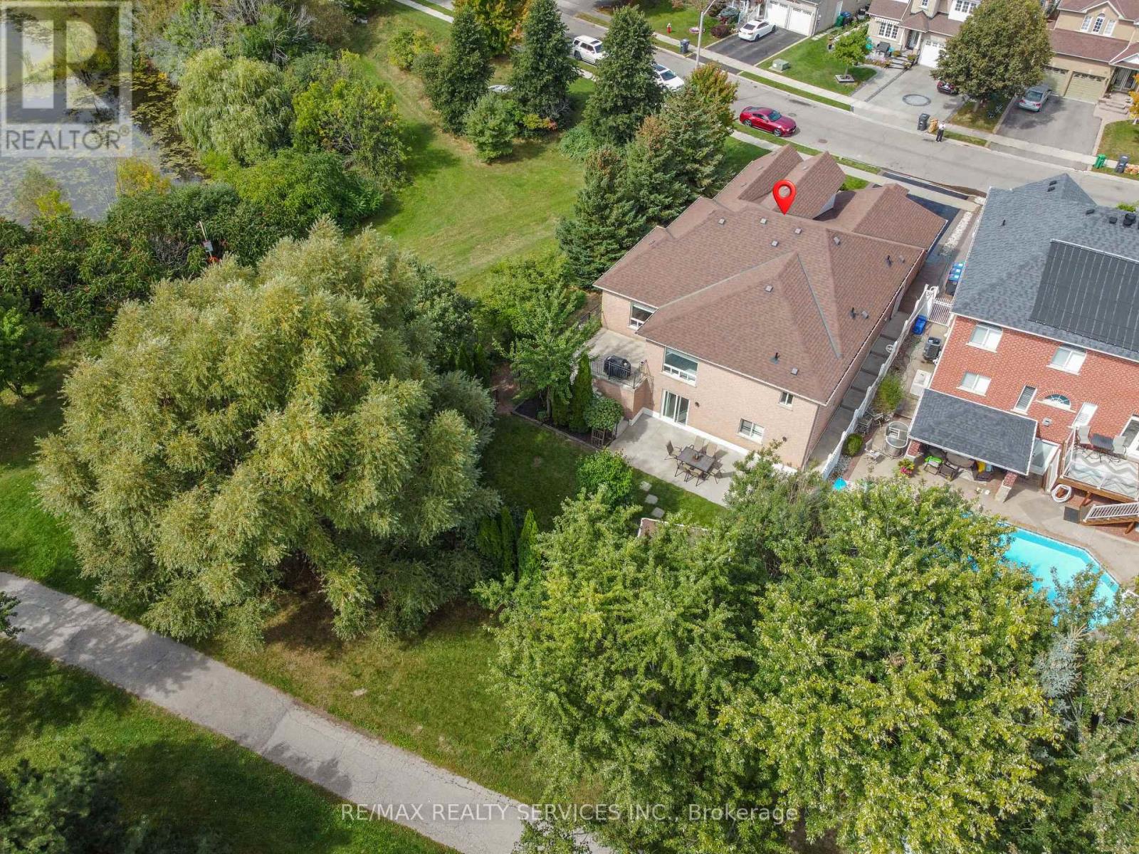 33 Woodvalley Drive, Brampton, Ontario  L7A 1Z4 - Photo 4 - W13804882