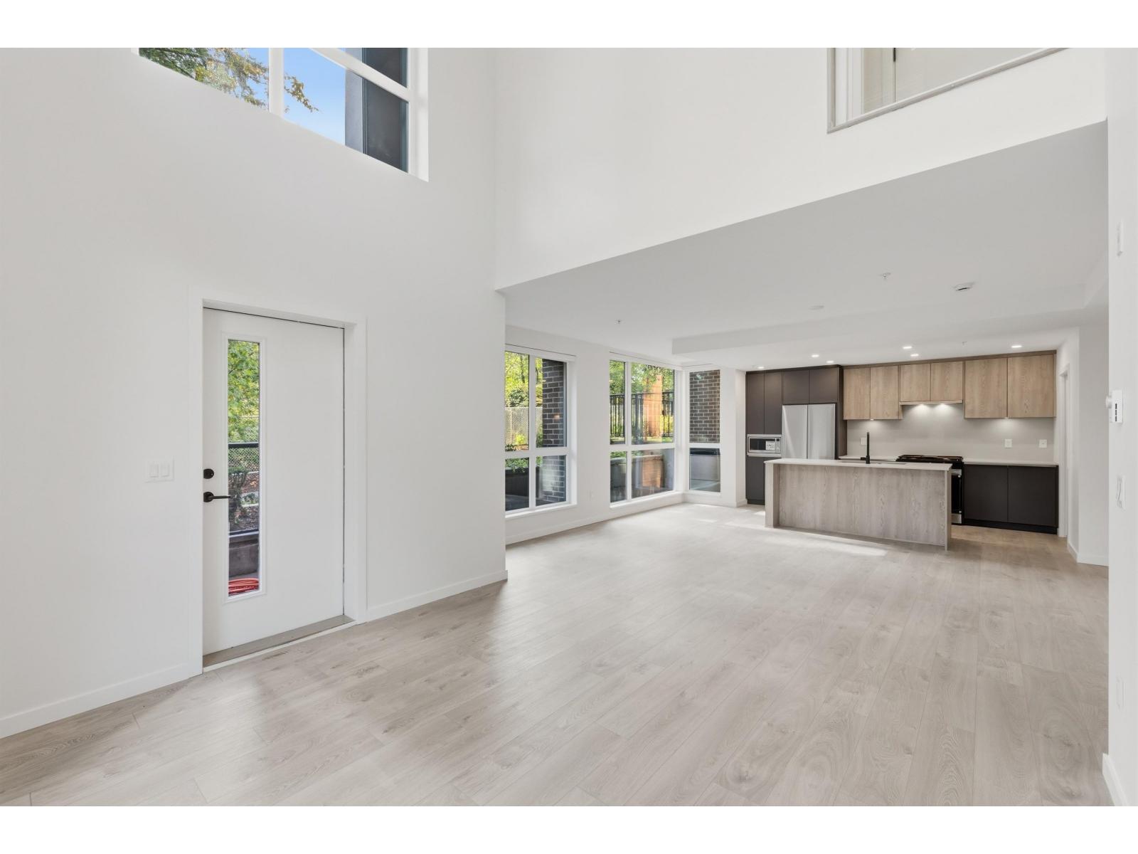 102 6585 195A STREET, Surrey, British Columbia