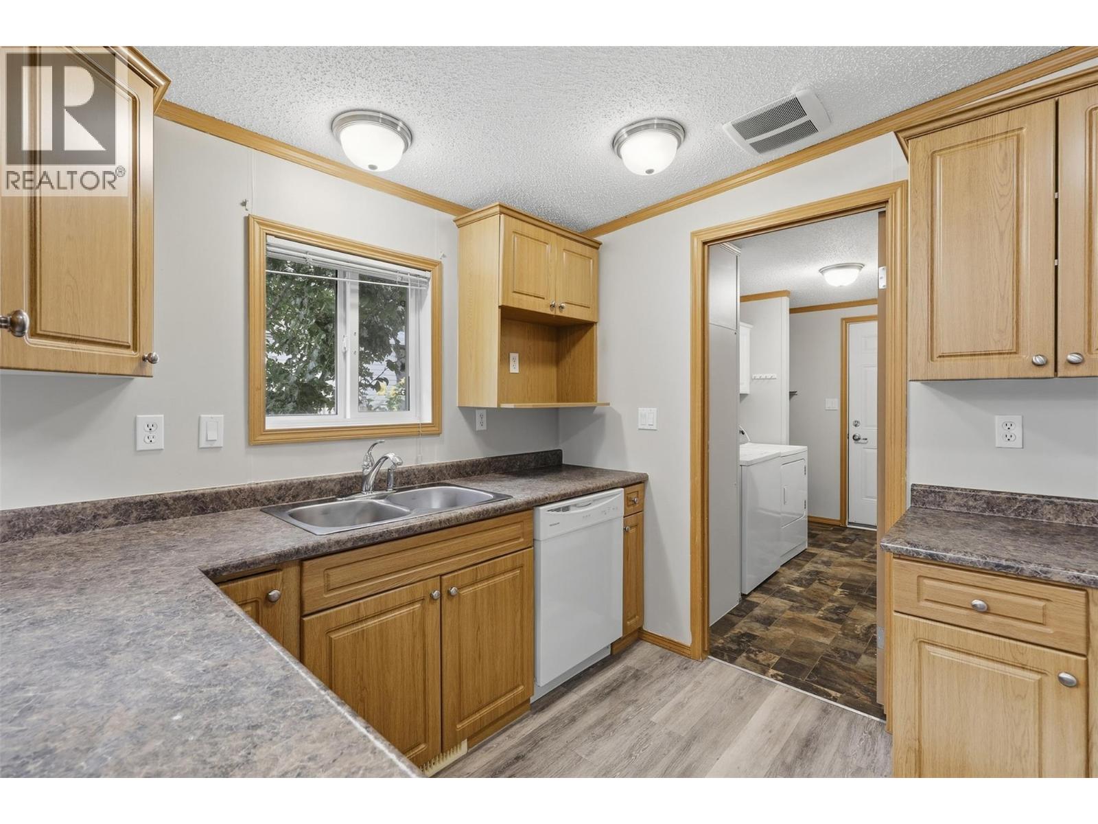 7545 Dallas Drive Unit# 27, Kamloops, British Columbia  V2C 6X5 - Photo 13 - 10401151