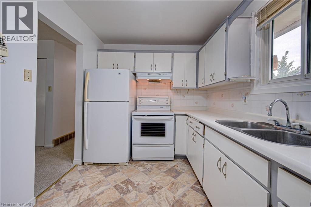 602 Highpoint Avenue, Waterloo, Ontario  N2L 4N1 - Photo 11 - 40864527