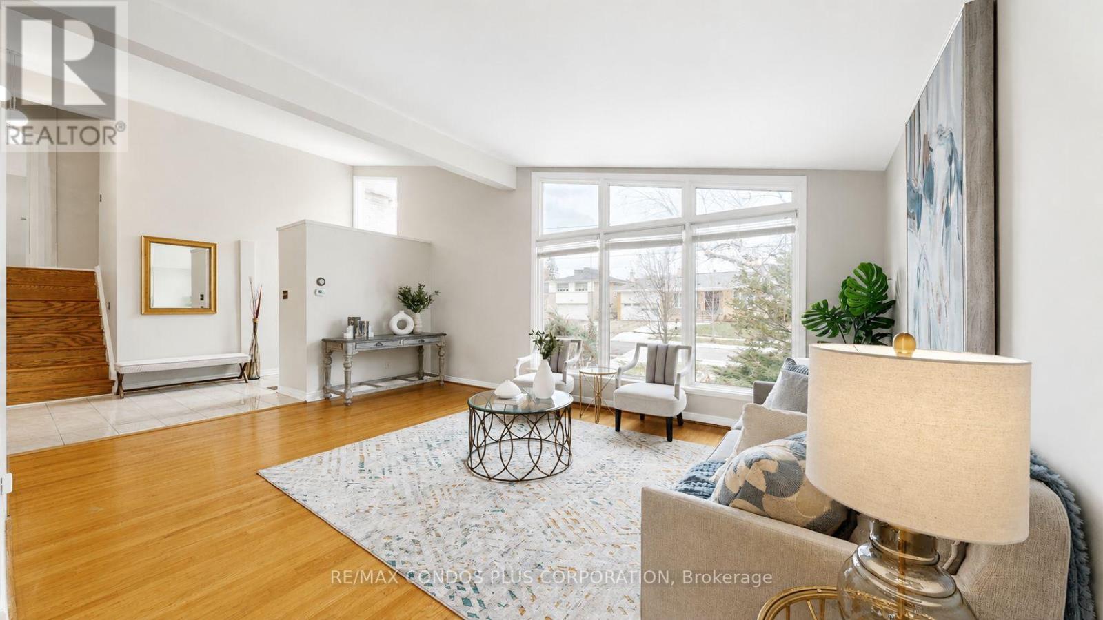333 Pleasant Avenue, Toronto, Ontario  M2R 2R3 - Photo 4 - C13804996