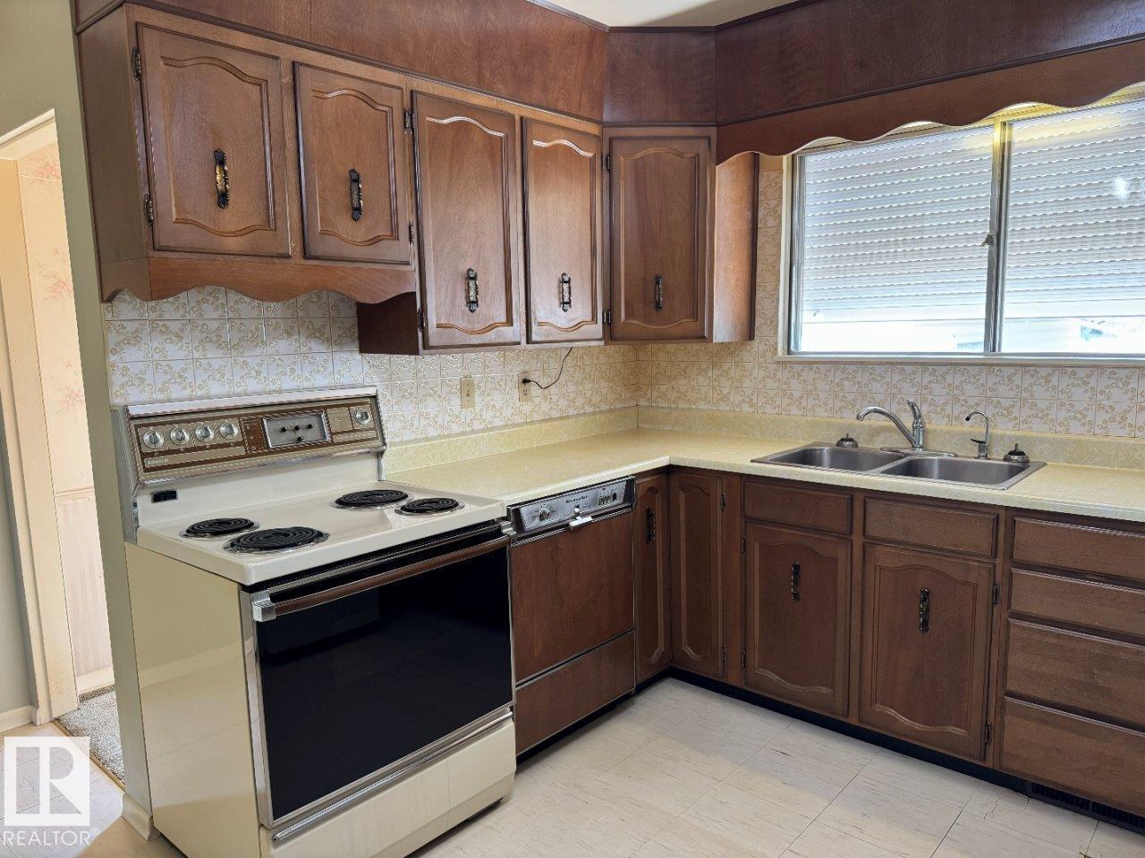 9119 130 Av NW, Edmonton, Alberta  T5E 0S1 - Photo 2 - E4509286